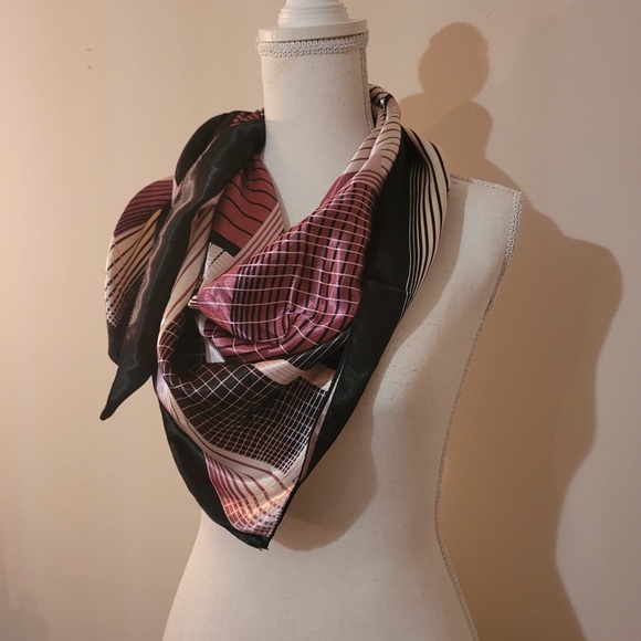 Scarf (NWOT) - Picture 4 of 6